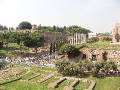 09 Palatine Hill * The Palatine hill to the left, and the Arch of Titus in the middle beyond the row of columns * 800 x 600 * (215KB)